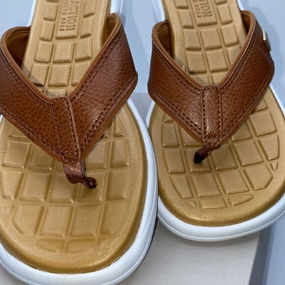 Kenneth Cole Reaction Four Thong Sandals - Picture 3 of 8